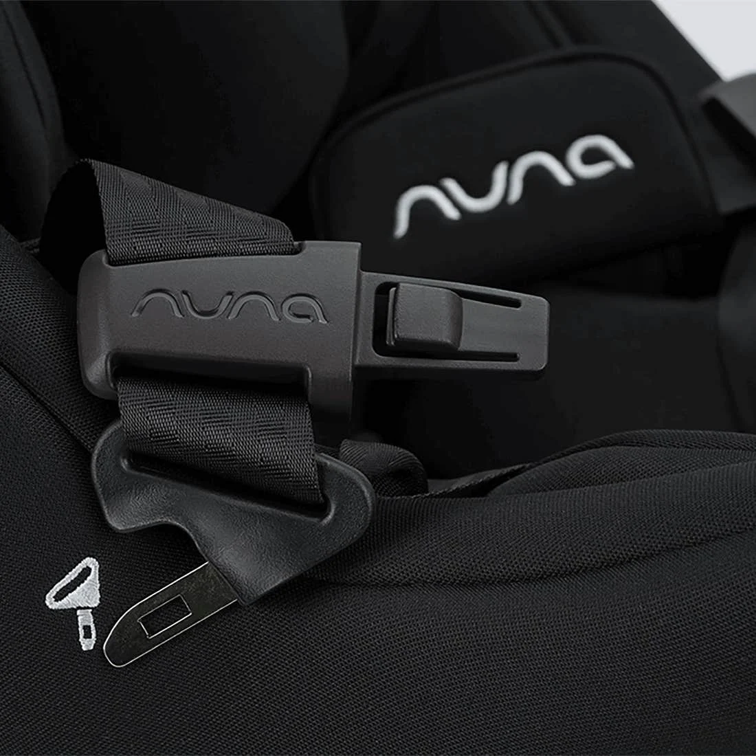 nunababy_com-nuna_ravanext_caviar_detail_buckle_us_web (2)
